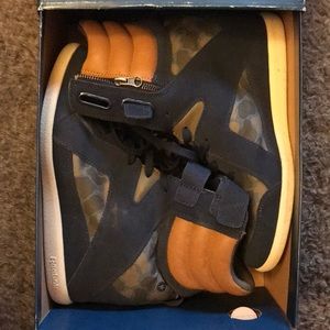 Reebok Sneaker Wedge sz 11 Alicia Keys